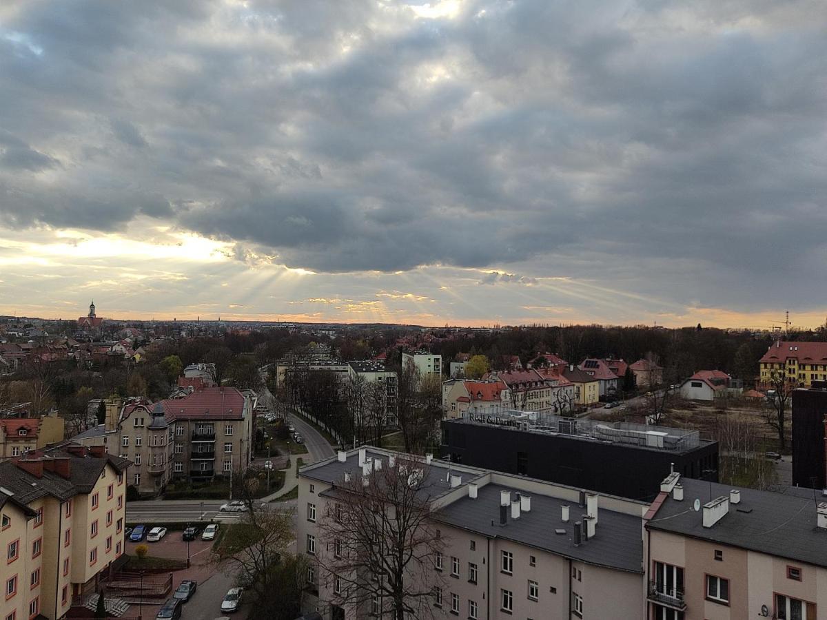 Apartament Z Widokiem Na Miasto Гливице Екстериор снимка